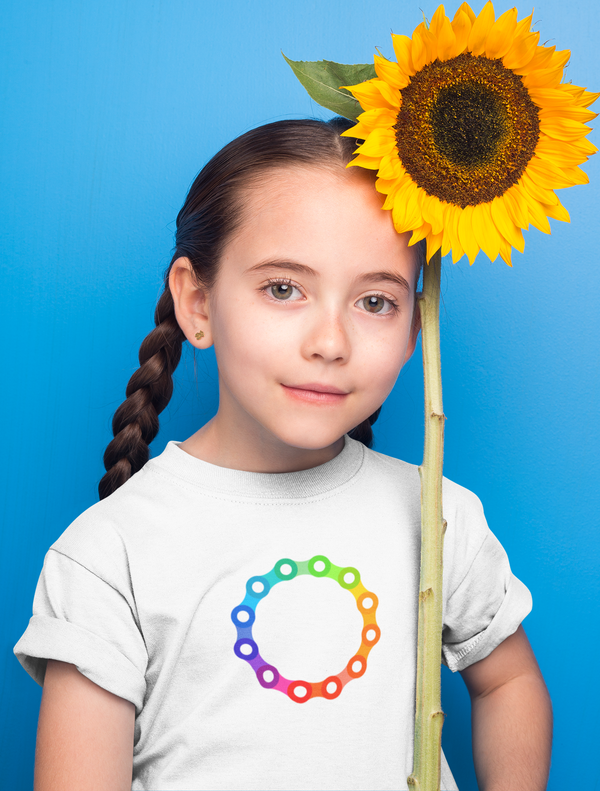 Rainbow Chain Ring Bio-Kinder-Shirt – Nachhaltiges Fahrradshirt mit buntem Kettenring-Design für kleine Radfahrer